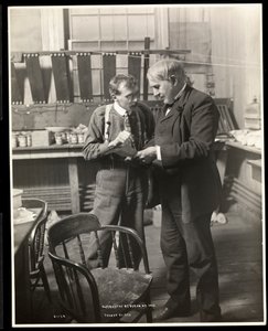 Thomas Edison i laboratoriet hans, 1906 (sølv gelatintrykk)